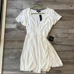 ✨HP✨ NWT Lulu’s Harbour Point White Wrap Dress L